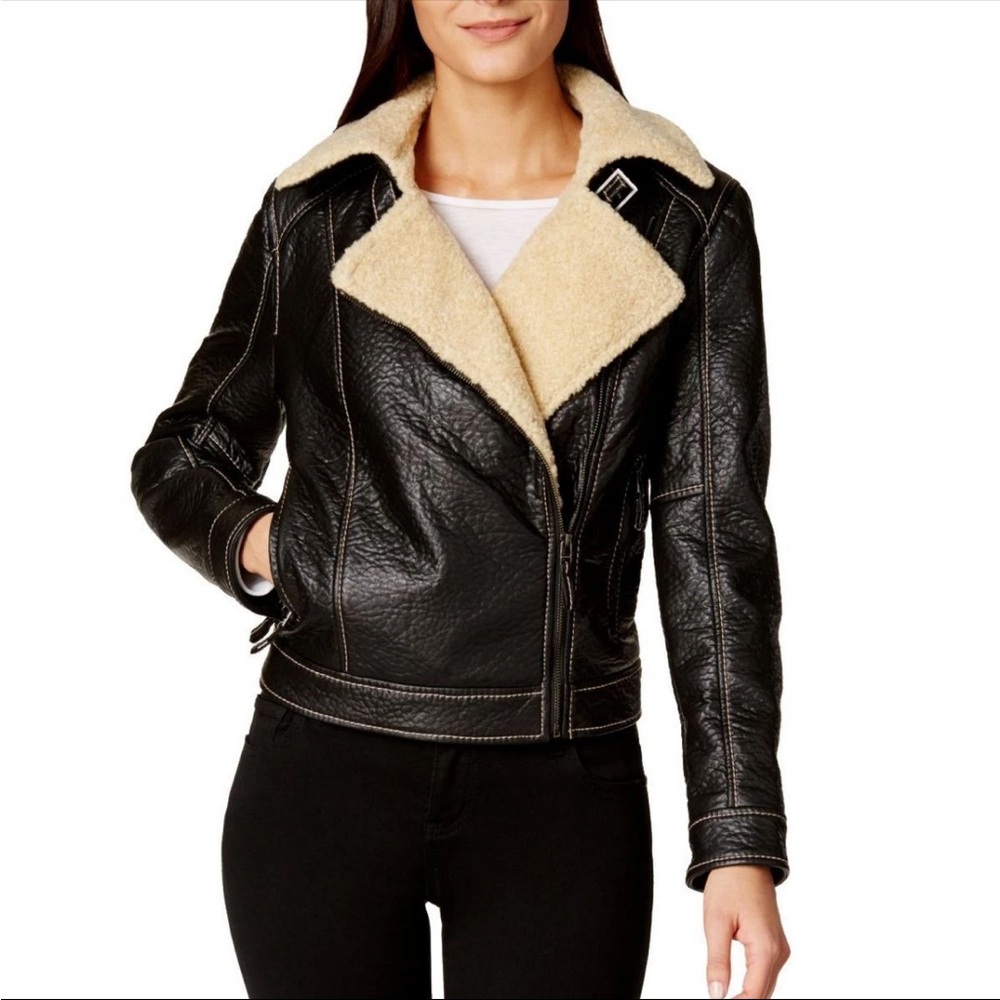 Studio M Msrp 168.00
Women's Black Jacket with Cream Collar